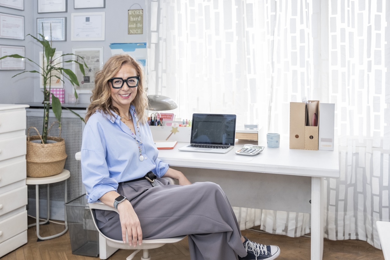 Mónica Perela trabajando